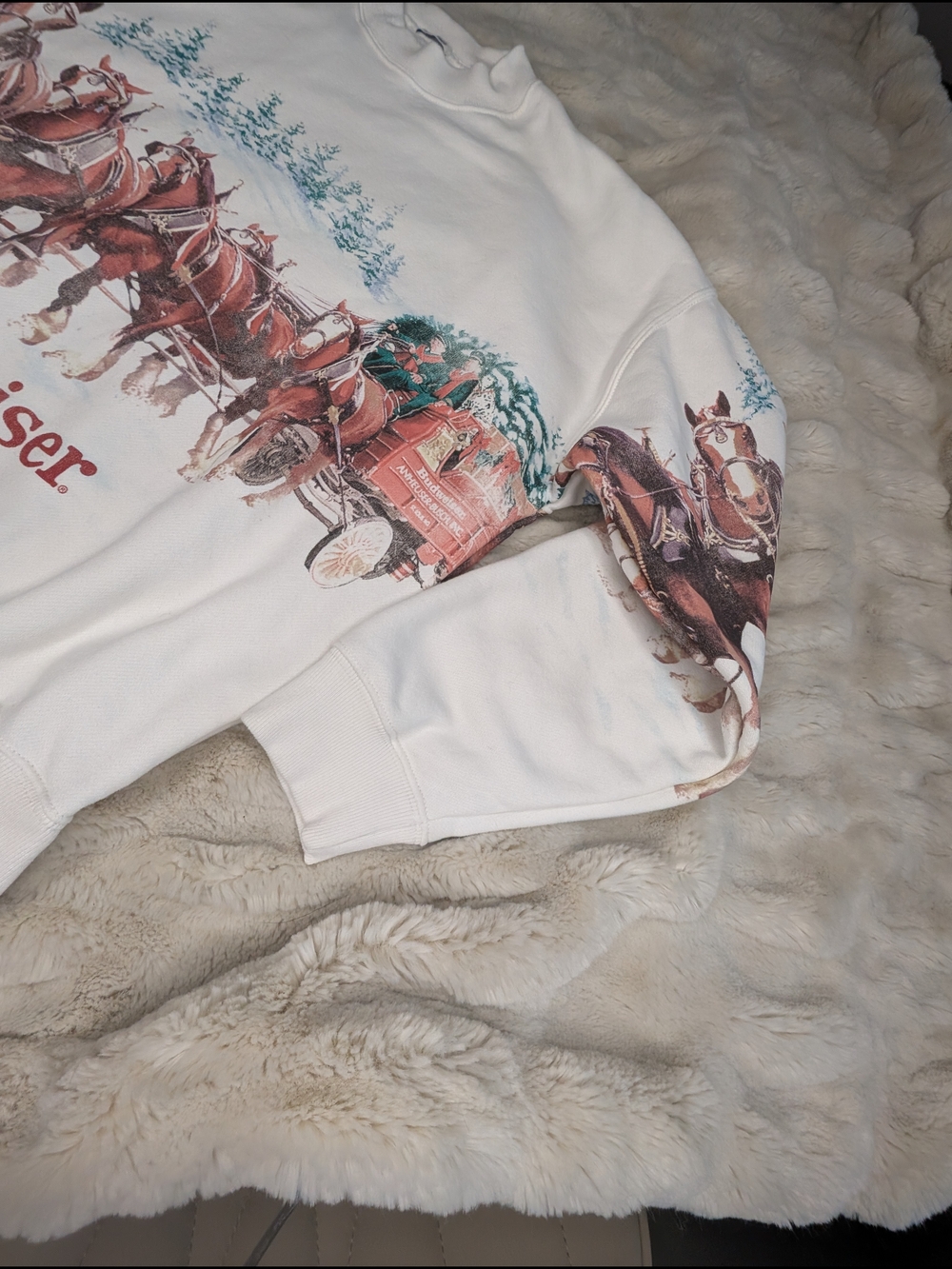 Abercrombie & Fitch Oversized Budweiser Clydesdale Holiday Graphic - Picture 9 of 16